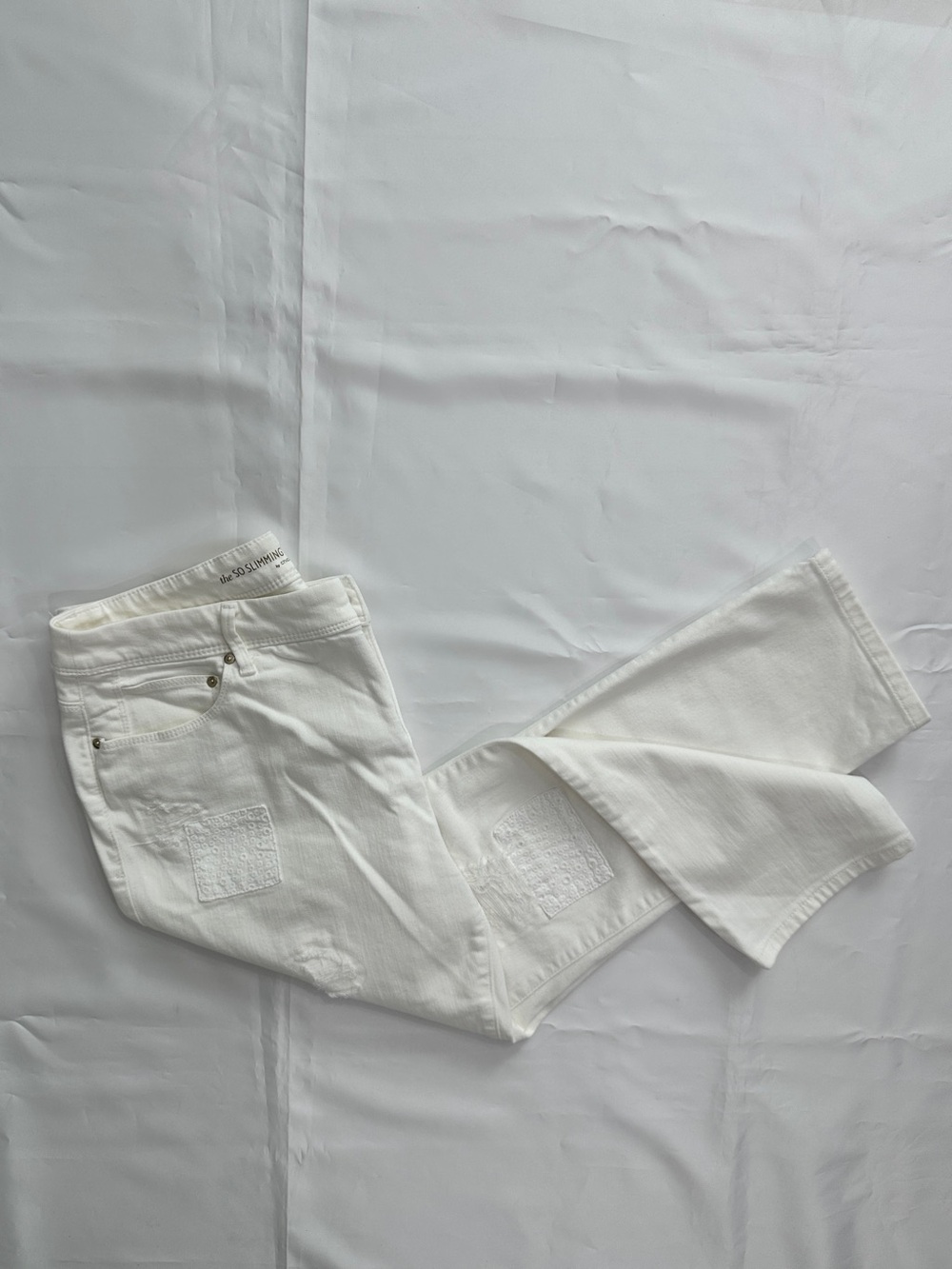 Chico’s So Slimming Girlfriend Crop White Distressed Jeans Size 1.5P
